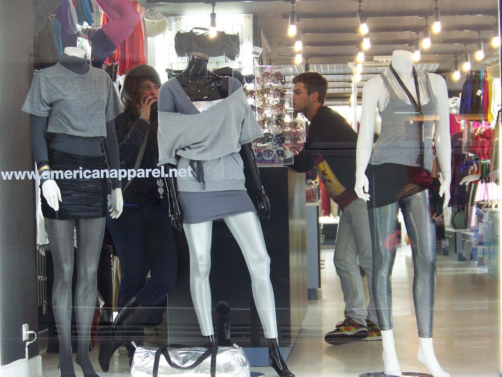 American apparel vitrine mannequins – Le Blog de Betty