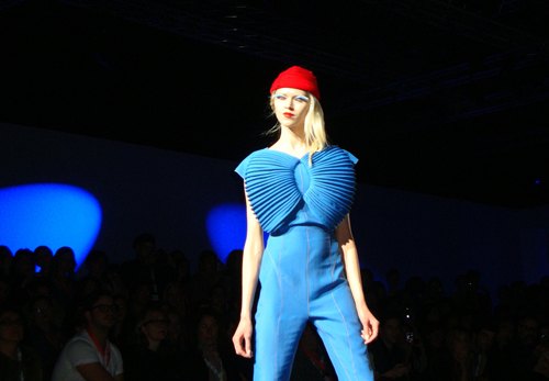Barcelone defile combinaison bleue – Le Blog de Betty
