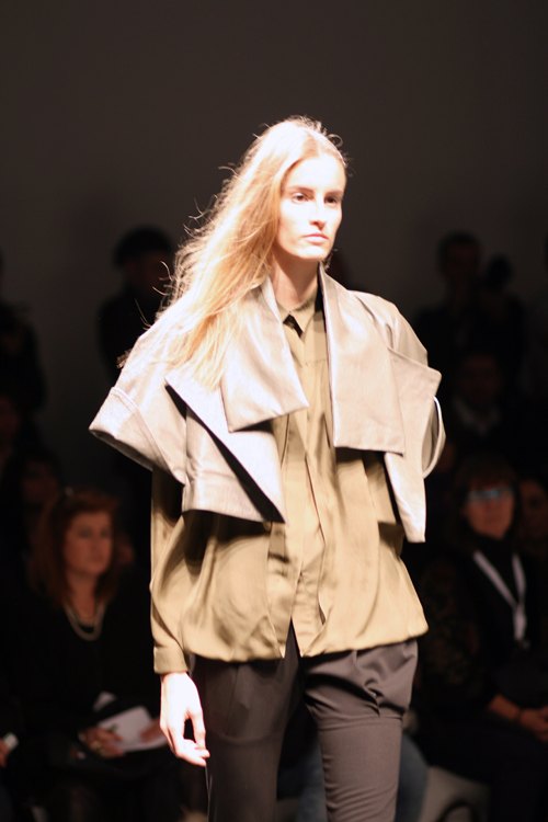 Barcelone defile veste camel – Le Blog de Betty