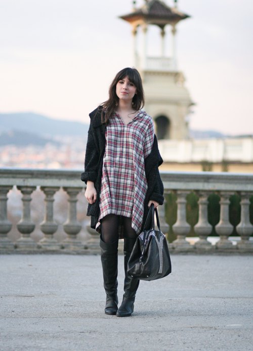Barcelone robe carreaux sac noir montjuic – Le Blog de Betty