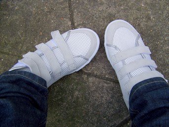 Baskets blanches scratch guerrisol – Le Blog de Betty