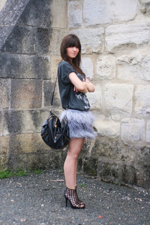 Bebe tshirt madonna jupe plumes grises – Le Blog de Betty
