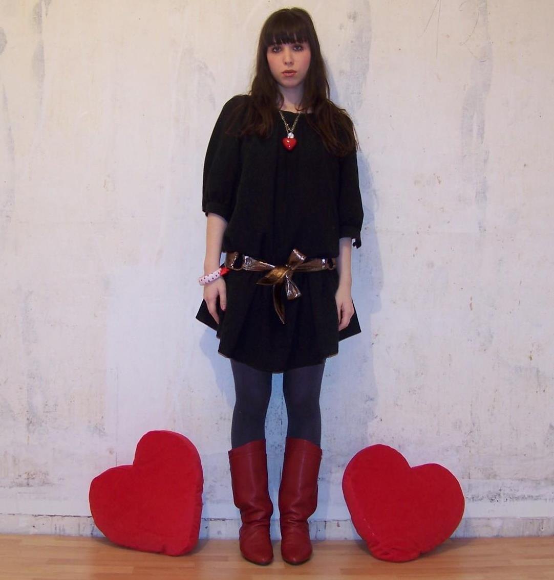 Bilan robe noire bottes rouges coeurs – Le Blog de Betty