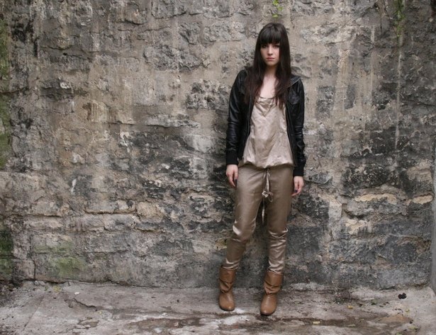 Blouson cuir frange pantalon dore – Le Blog de Betty