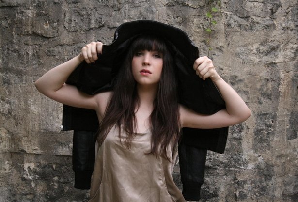 Blouson cuir frange sur la tete – Le Blog de Betty