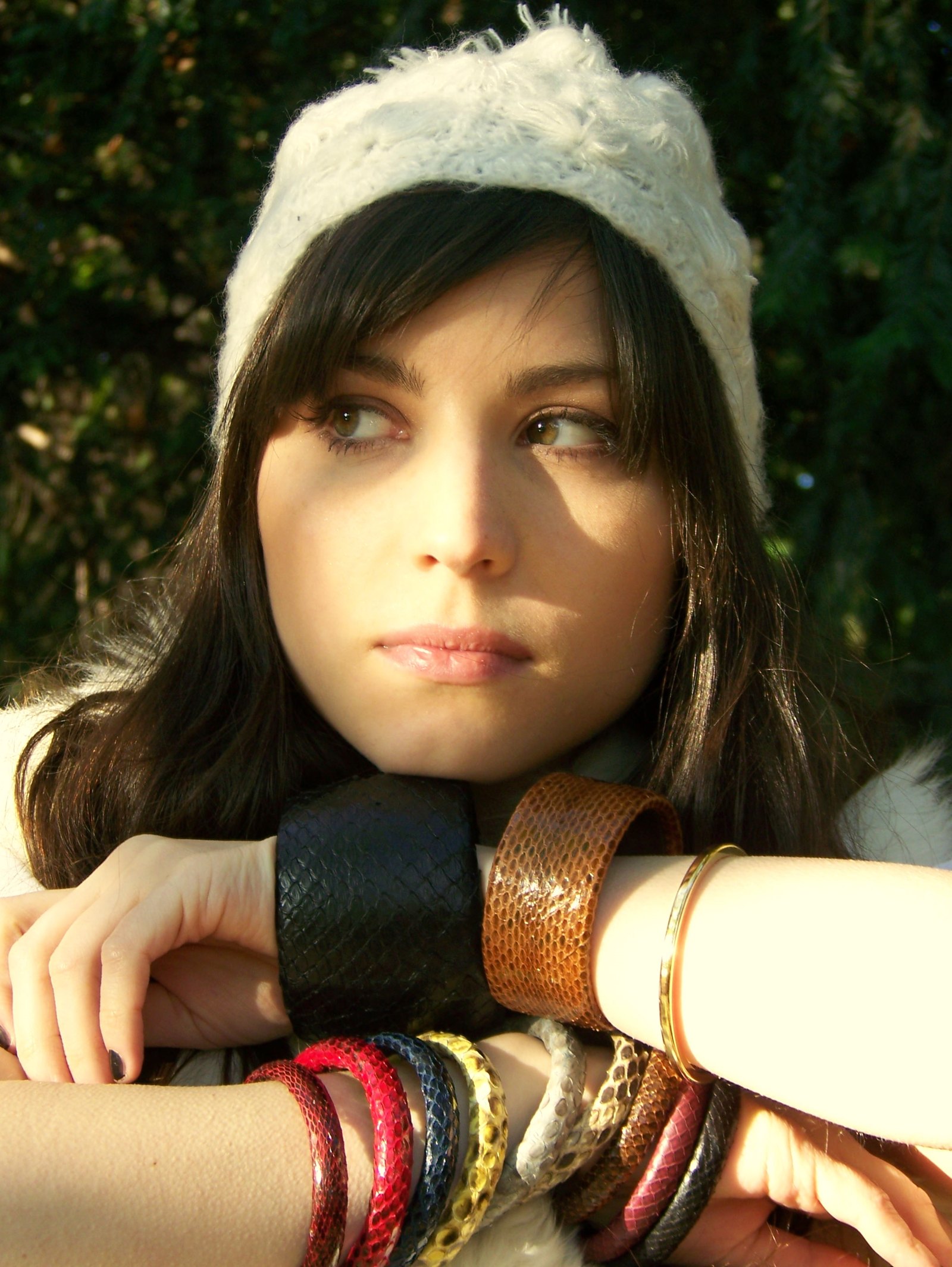 Bonnet blanc bracelets portrait – Le Blog de Betty