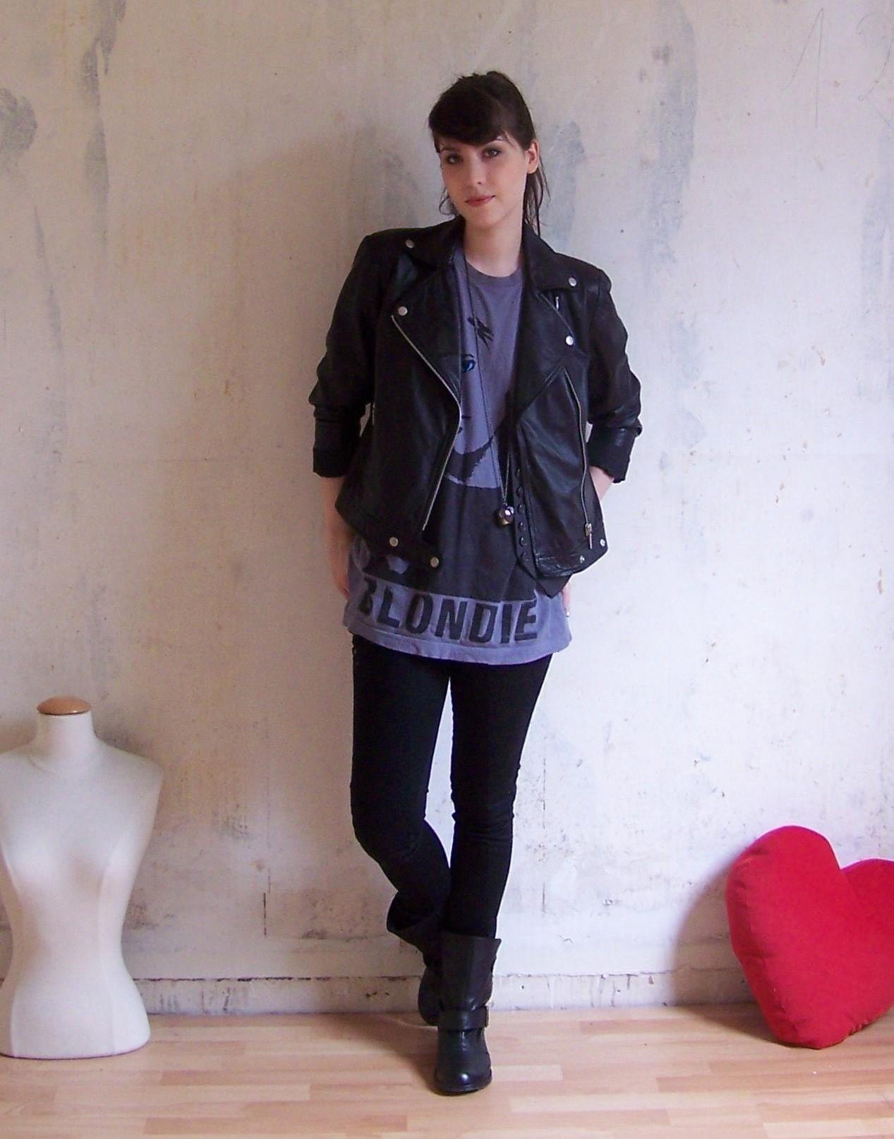 Boots motardes perfecto tshirt blondie – Le Blog de Betty