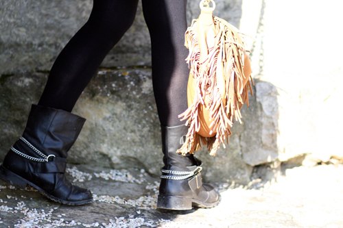 Bottes noires sac franges – Le Blog de Betty