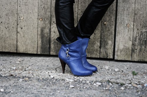 Bottines bleu electrique legging cuir – Le Blog de Betty