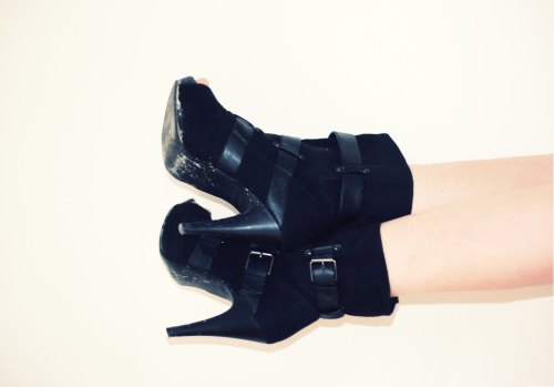Bottines boucles noires talon – Le Blog de Betty