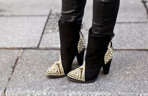 Bottines cloutees dorees – Le Blog de Betty