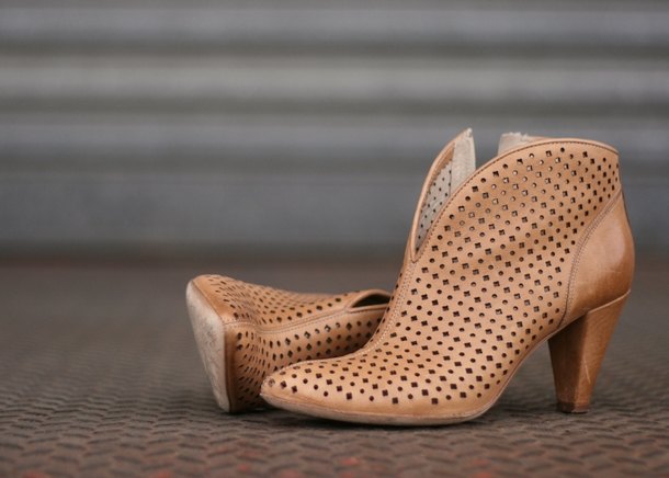 Bottines perforees camel – Le Blog de Betty