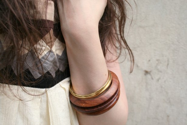 Bracelets joncs bois robe ecru – Le Blog de Betty