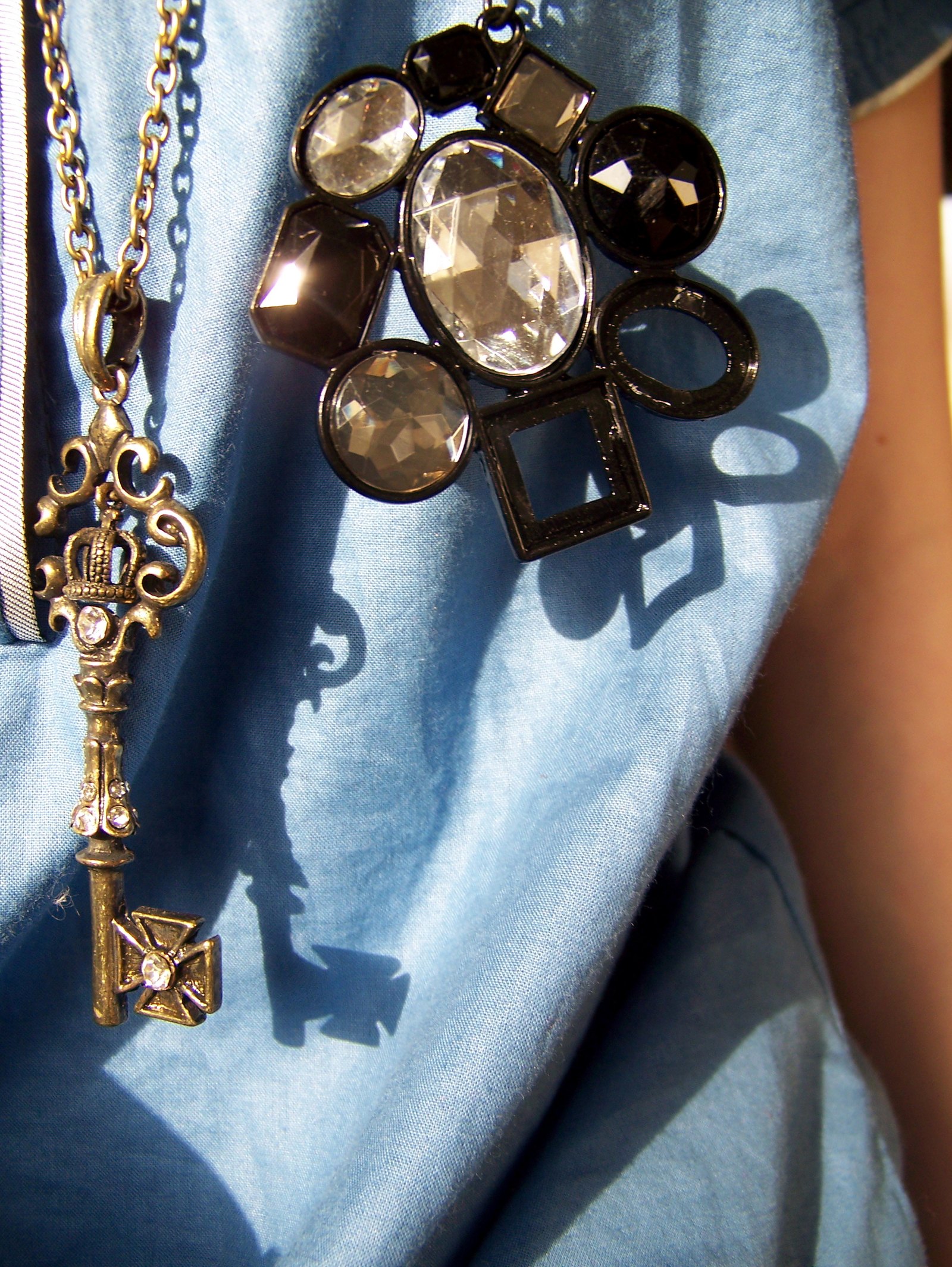 Broche bijou cle chemise en jean – Le Blog de Betty