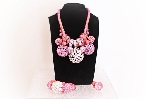Cannes collier plastron rose – Le Blog de Betty