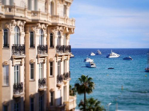 Cannes facade mer yachts – Le Blog de Betty