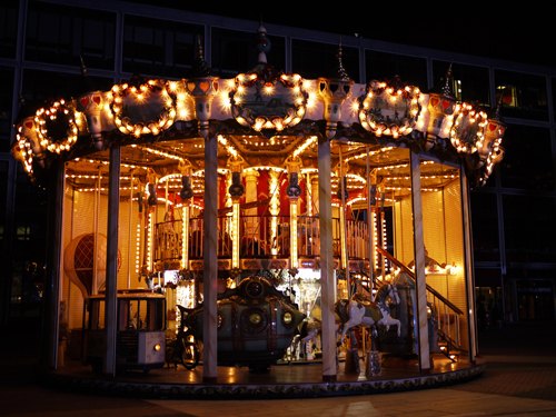 Carrousel illumine nuit – Le Blog de Betty