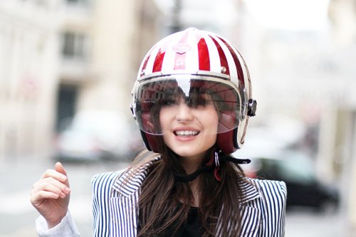 Casque moto vintage rouge blanc – Le Blog de Betty