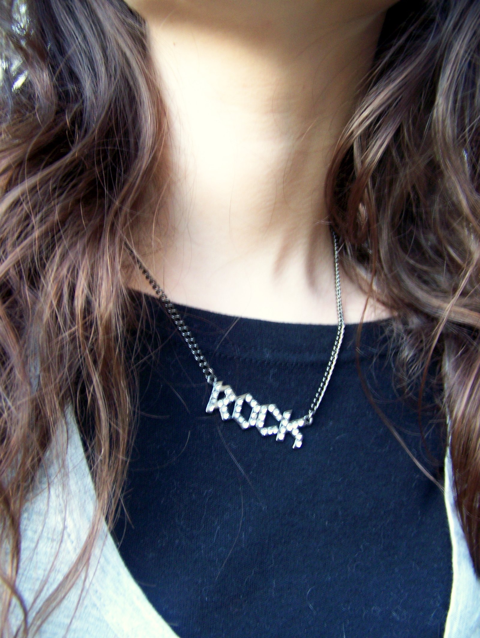 Collier rock tshirt noir – Le Blog de Betty