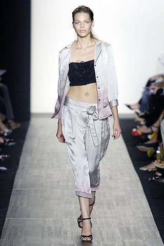 Defile sarouel gris – Le Blog de Betty
