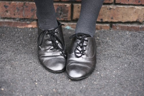 Derbies argentees collants gris – Le Blog de Betty