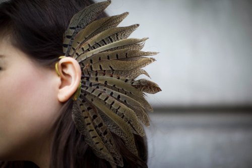 Detail bijou oreille plumes – Le Blog de Betty