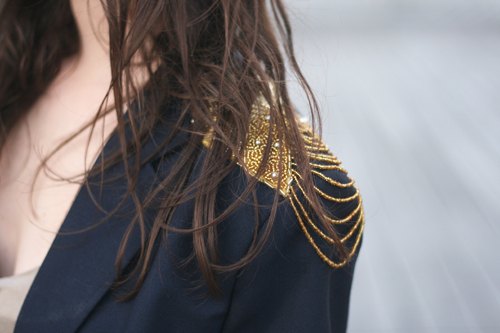 Detail epaulettes dorees veste marine – Le Blog de Betty