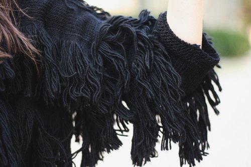 Detail gilet franges noir – Le Blog de Betty