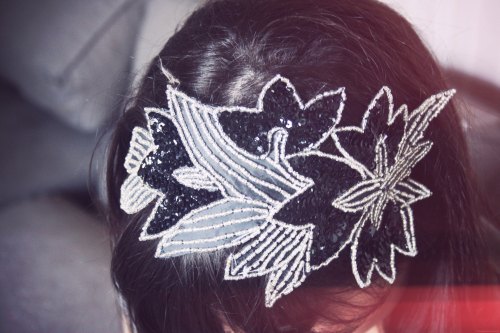 Detail headband brode fleurs – Le Blog de Betty