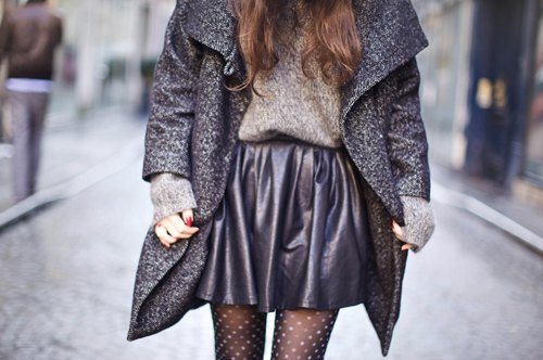 Detail jupe cuir manteau gris – Le Blog de Betty