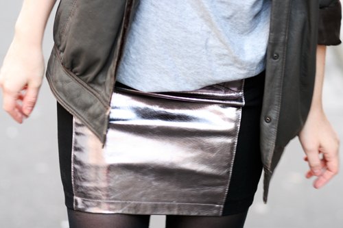 Detail jupe metallisee argent – Le Blog de Betty