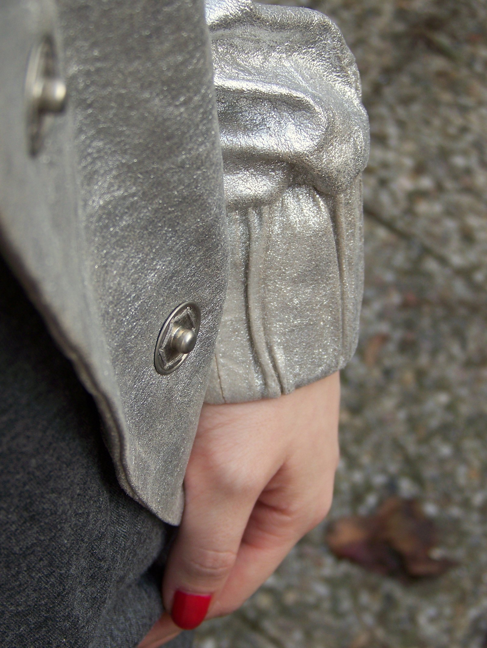 Detail manche blouson argente – Le Blog de Betty