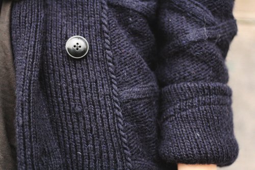 Detail manteau maille bouton – Le Blog de Betty