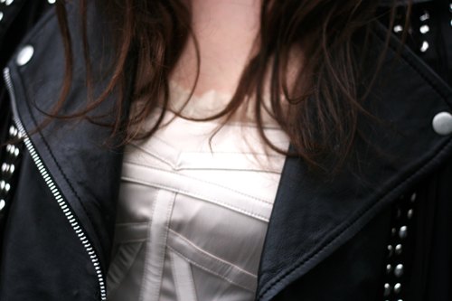 Detail perfecto top ecru – Le Blog de Betty