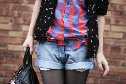 Detail short jean chemise carreaux sac – Le Blog de Betty