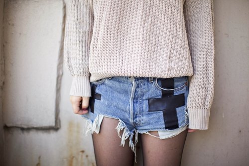 Detail short jean patch pull beige – Le Blog de Betty