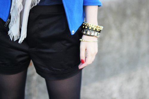Detail short noir bracelets clous – Le Blog de Betty