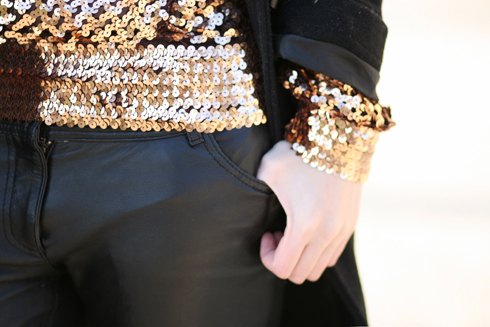 Detail top sequins pantalon cuir – Le Blog de Betty