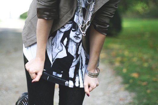 Detail tshirt imprime veste kaki – Le Blog de Betty