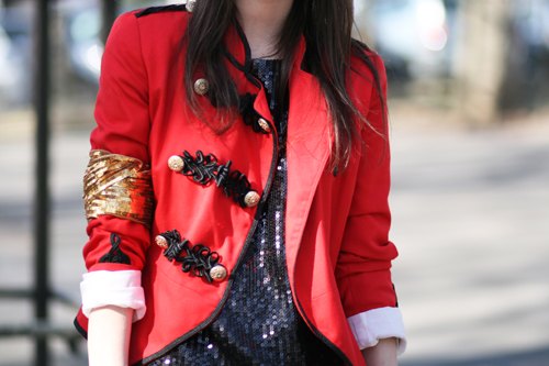 Detail veste officier rouge brandebourgs – Le Blog de Betty