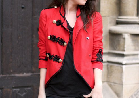 Detail veste officier rouge brandebourgs noirs – Le Blog de Betty