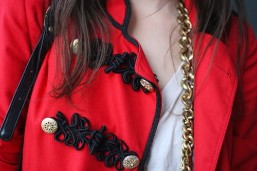 Detail veste officier rouge brandebourgs – Le Blog de Betty