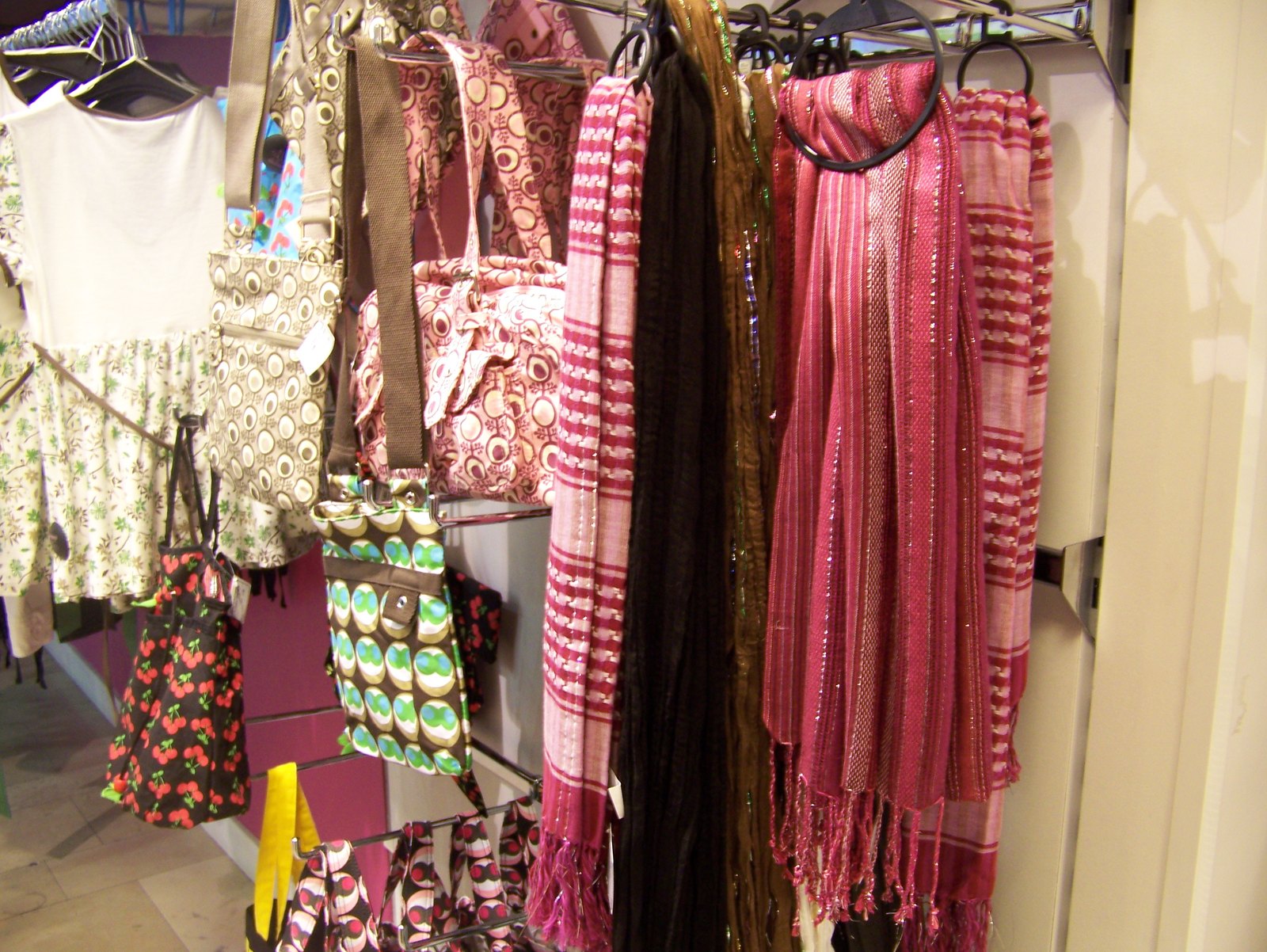 Echarpes sacs c and a – Le Blog de Betty
