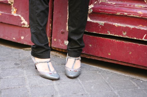 Escarpins argentes porte rouge – Le Blog de Betty