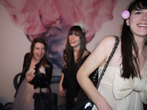 Flowerbomb soiree amies – Le Blog de Betty
