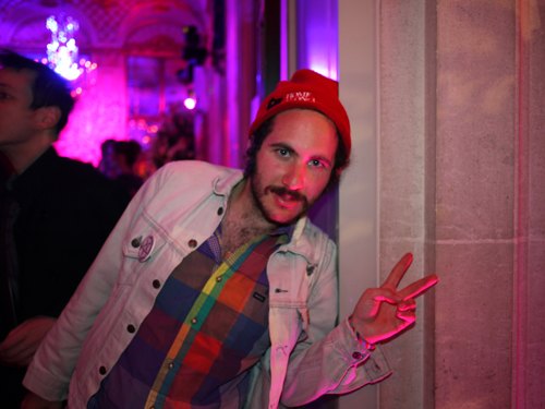 Flowerbomb soiree invite casquette – Le Blog de Betty