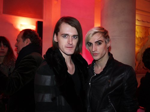 Flowerbomb soiree invites blonds – Le Blog de Betty
