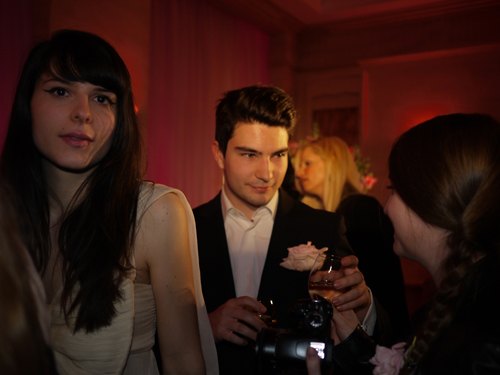 Flowerbomb soiree portrait invite – Le Blog de Betty