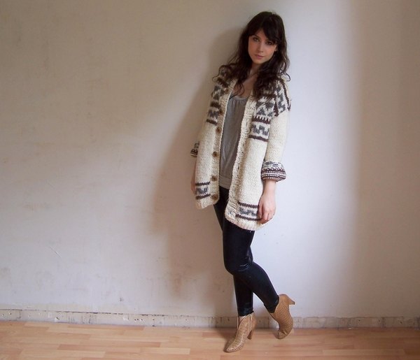 Gilet jacquard legging bottines perforees – Le Blog de Betty