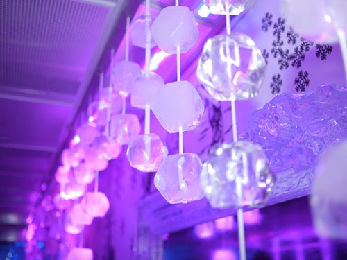 Ice bar decor glace violet – Le Blog de Betty